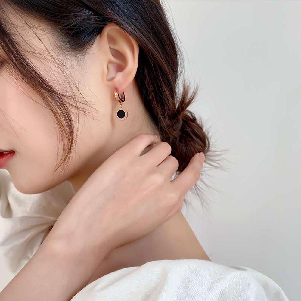 Mxbeauty Anting Wanita Elegan Fashion Perhiasan Lingkaran Romawi Digital Zirkon Baja Titanium Menjuntai Earrings