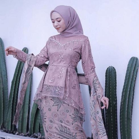Lagi Tren.. Batik Kebaya Couple Modern, Kebaya Tunangan Lamaran, Kebaya Wisuda, Kebaya Kondangan Ter