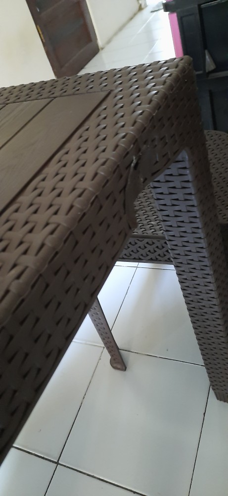 Meja Makan Rattan + 2 Kursi Olymplast ( Odt + 2 Kursi 208 )