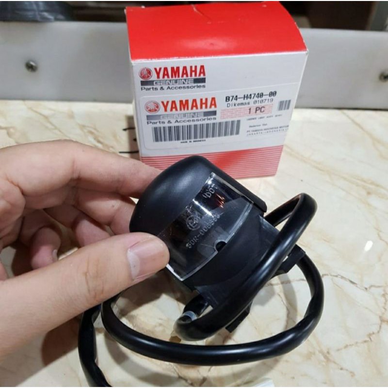 LAMPU PLAT NOMOR BELAKANG XMAX ASLI ORI YAMAHA B74 H4740 00