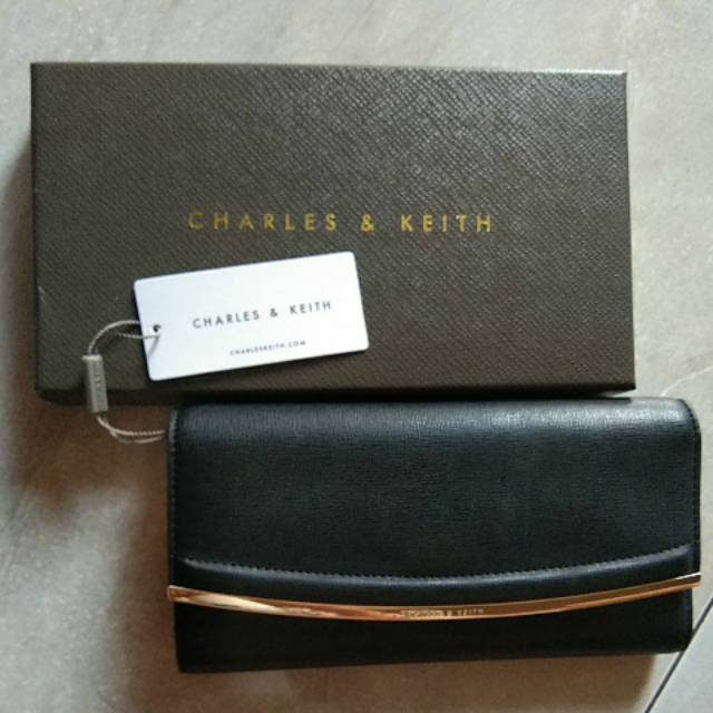 Dompet wanita charles and keith