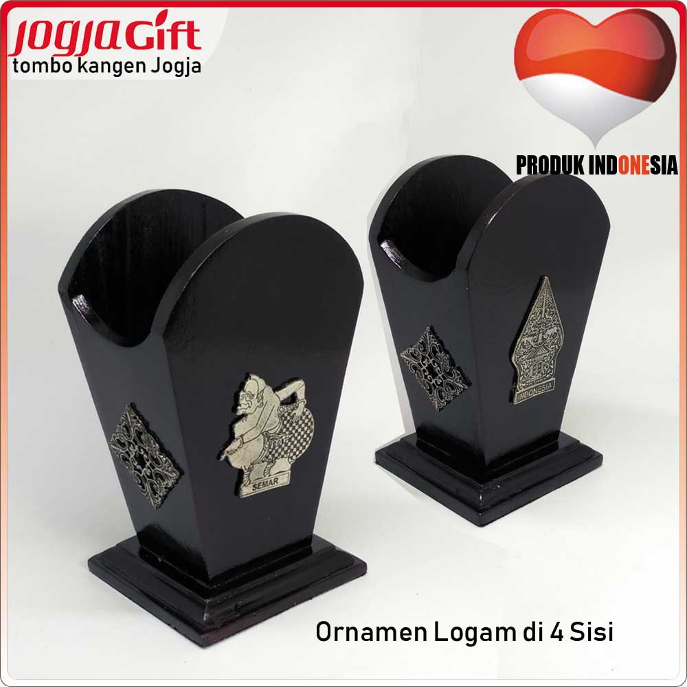 Tempat Tisu Kayu Ornamen Logam Karakter Wayang