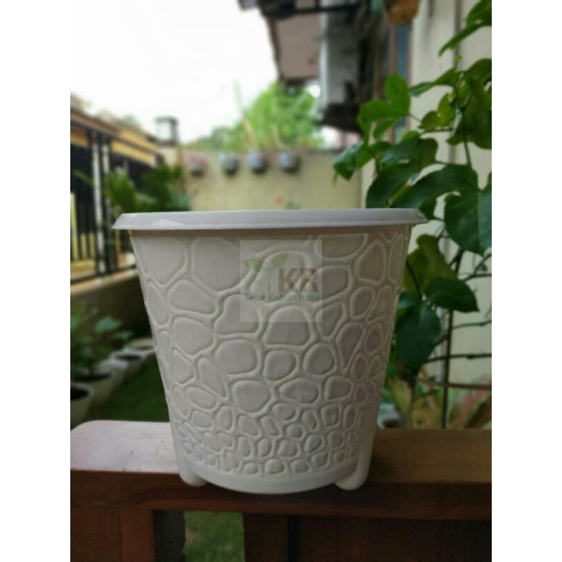 Pot Tanaman Bunga Plastik Putih Coral 20 cm