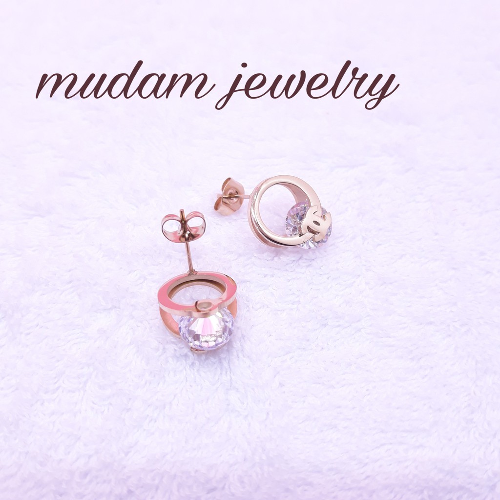 Anting Titanium Ch4nl Dengan Kristal Rose Gold