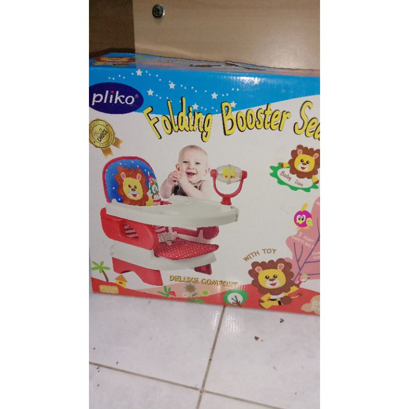Tempat duduk makan bayi