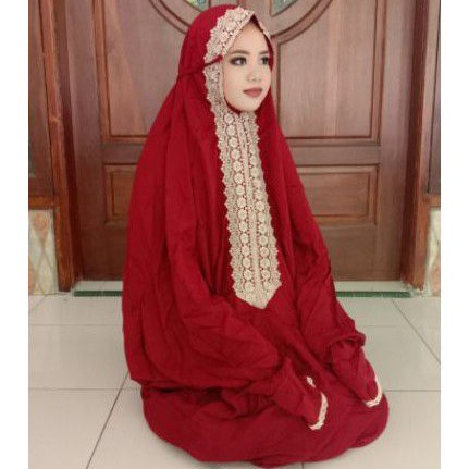 Mukena Renda Syahrini