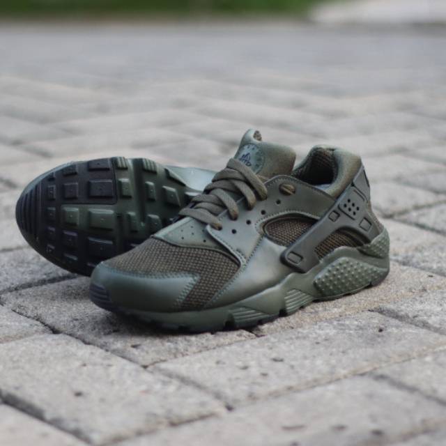 Original BNWB Sepatu Casual Nike Huarace Green Army