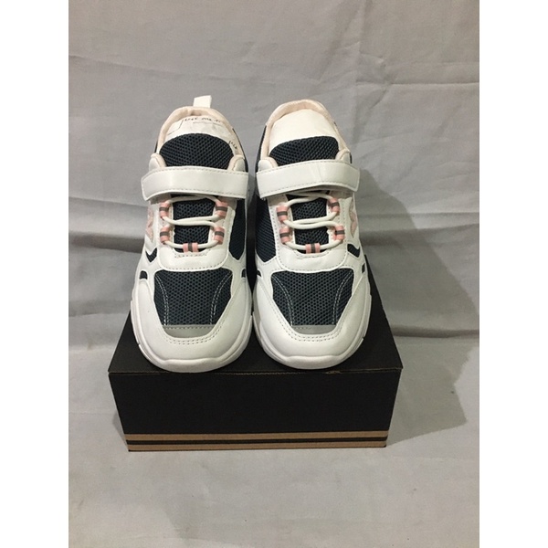 Sepatu sneakers anak perempuan import KAOLA PUTIH/HITAM