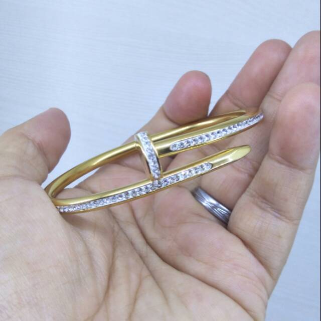 Gelang cartier paku permata keliling gold bahan titanium