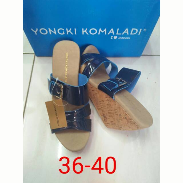 Sandal wedges yongki komaladi