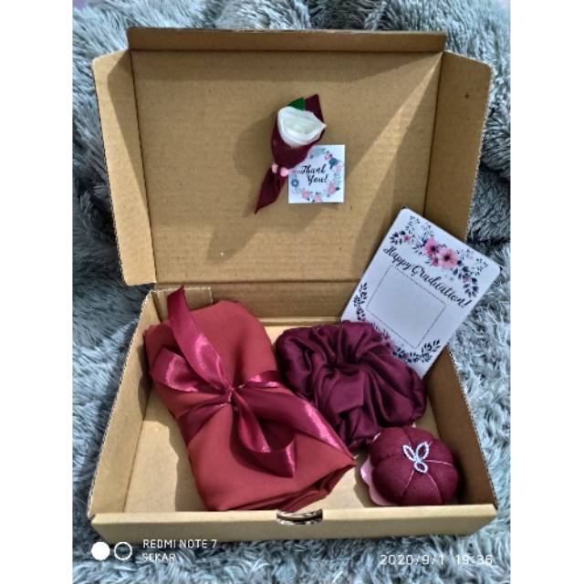 

Hampers hijab / kado wisuda / kado ulang tahun / kado anniversary