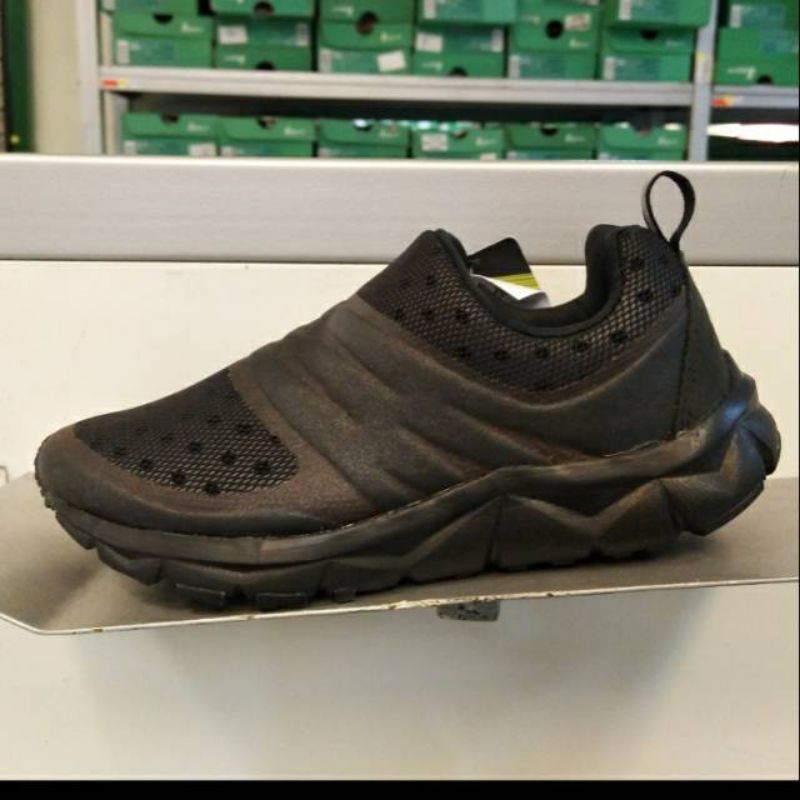 Sepatu League Hitam Kumo Zip M Slip On Pria Sneakers Cowo Original