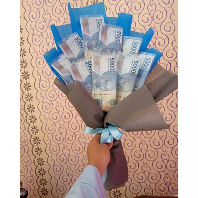buket bunga uang mainan