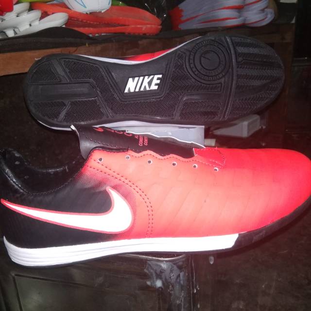 Sepatu futsal tiempo