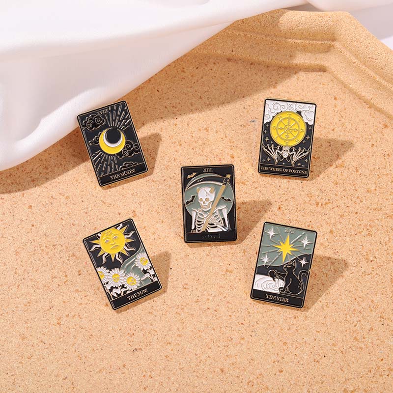 Tarot Enamel Pins Sun Moon Stars Gothic Skeleton Lover Brooches Lapel Badges Bag Punk Dark Witch Jewelry Gift for Kids