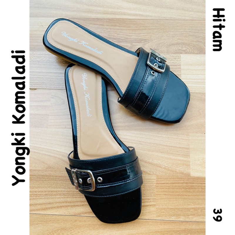 Yongki Komaladi Sandal Flat