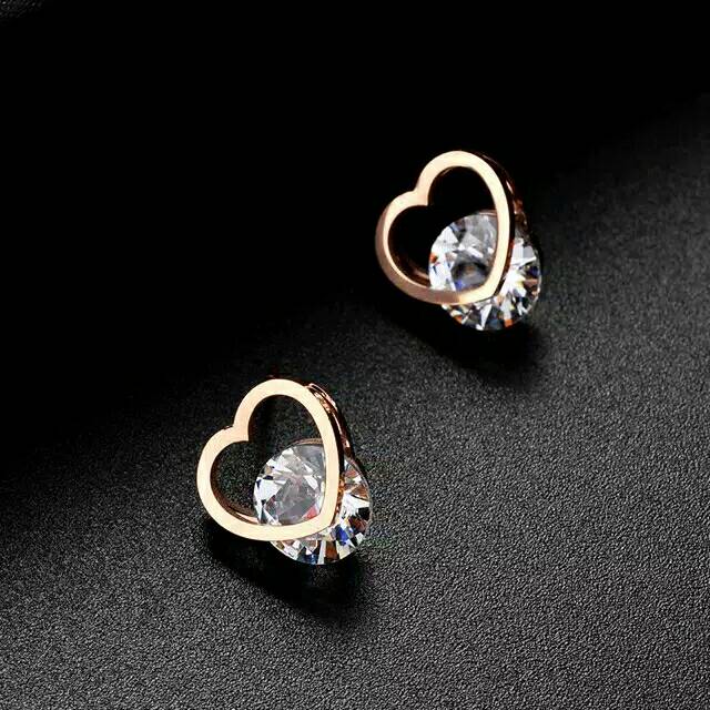 GG Anting Tusuk Aksen Love Berlian Elegant Titanium Lapis Emas 18k#AT