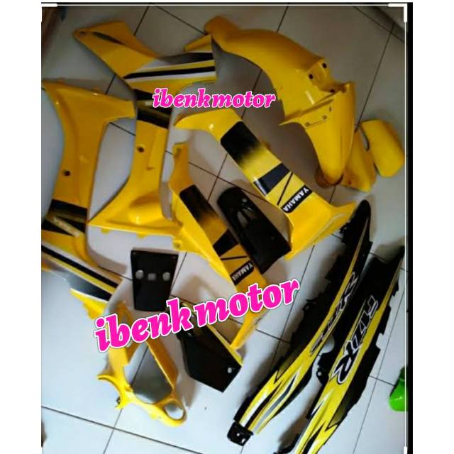 cover body halus f1zr kuning hitam