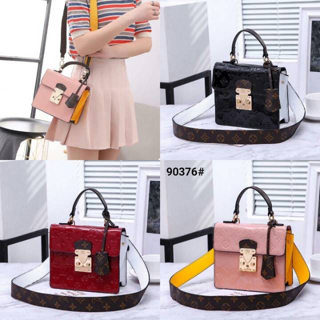 Lv spring street top handle bag 90376