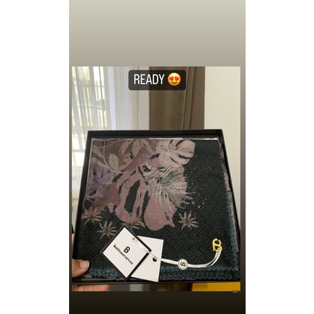 preloved buttonscarves tropical  eola