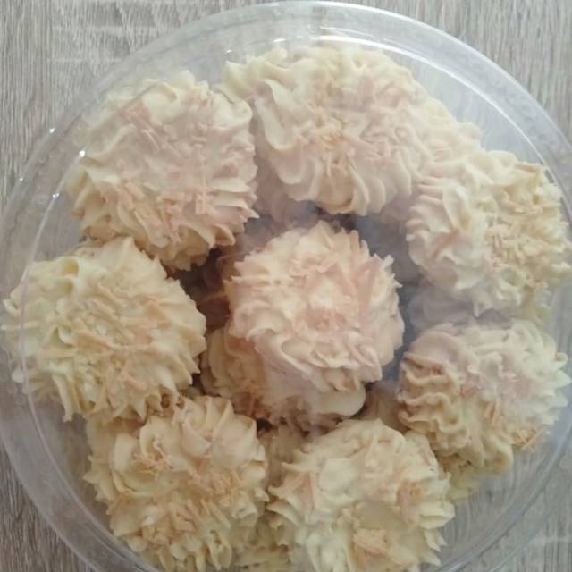 

Kue sagu keju