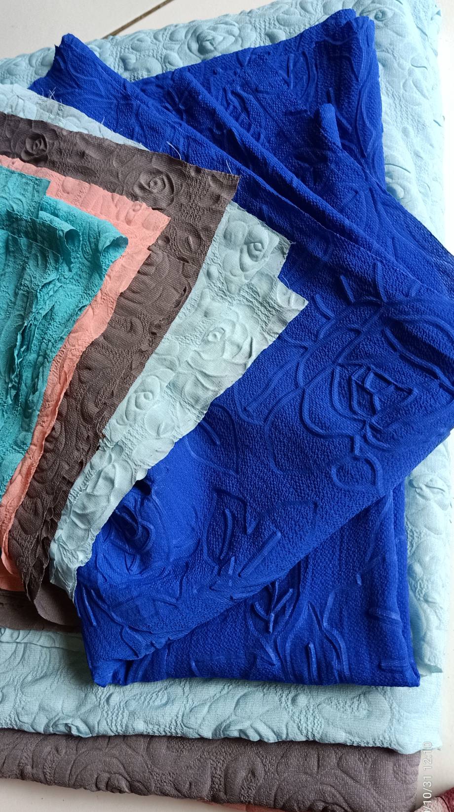 Kain Meteran Bubble Emboss Big Rose (0.5m)