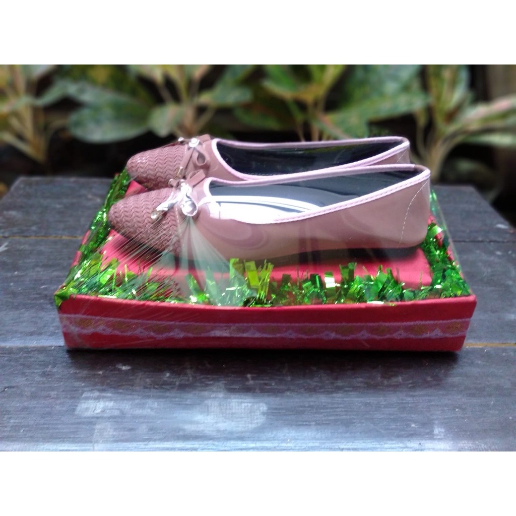 terlarisHantaran Nikah Sepatu Seserahan Mahar Paket Sepatu Wanita Parsel Seserahan Pengantin Lamaran