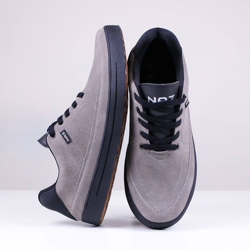 Sepatu Sneakers Pria Kasual Sneaker Chester