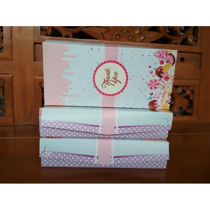 

Jual box kue, box brownies, kotak gift, box banana nuget,laminating 22*10*5 Diskon