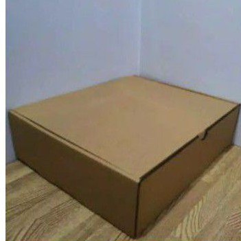 

Box 27,5x23x7,5 cm ( Kain ) packing / hoodie / hampers