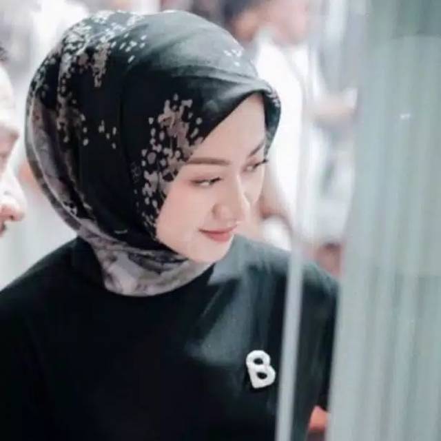 Buttonscarves new york black