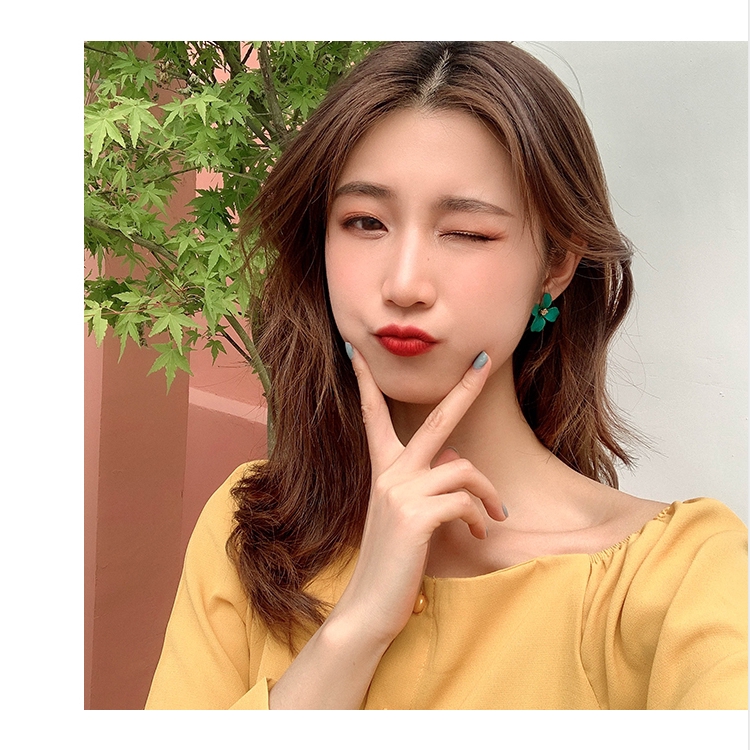 Fashion wanita aksesoris gaya liburan musim panas anting bunga segar kecil