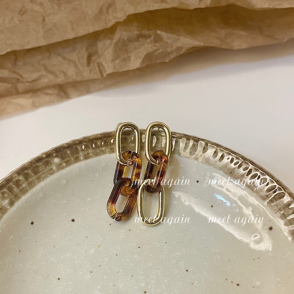 Anting Tusuk Gantung Asimetris Bahan resin Desain patchwork Gaya retro Untuk Wanita