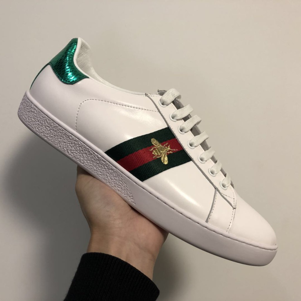 Sepatu Sneakers Desain Gucci Motif Ular 