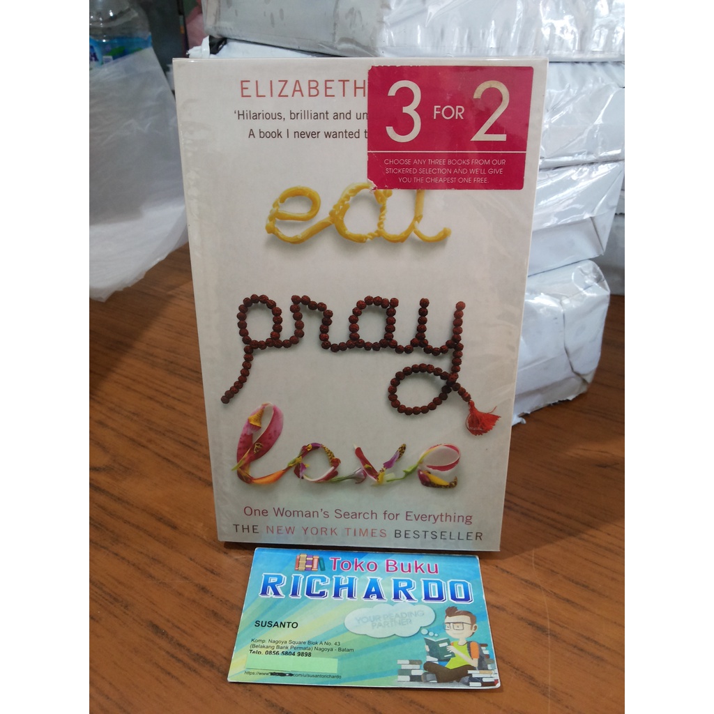Buku Eat Pray Love --- Elizabeth Gilbert