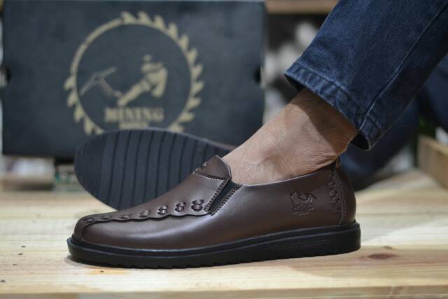 Sepatu casual slipon pria santai original terlaris