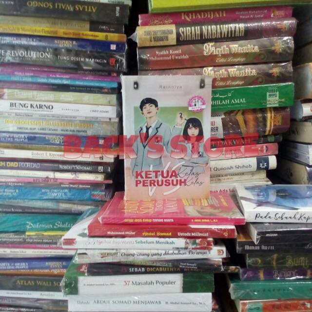 

Buku Novel Ketua Kelas Vs Perusuh Kelas By Rainniya