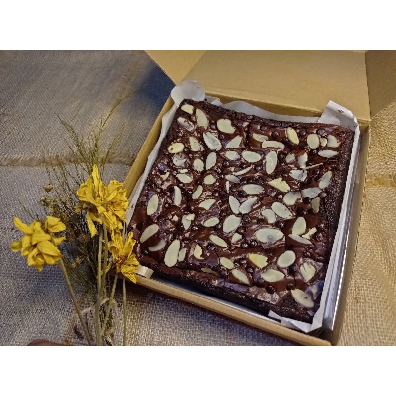 

fudgy brownies almond +bubblewrap