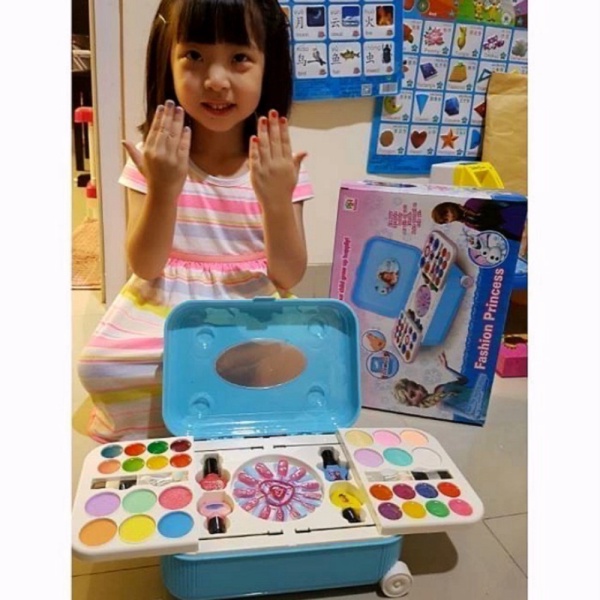 

Mainan Make Up Anak Perempuan Set Edukasi Salon Salonan Rias Cosmetic Berkualitas