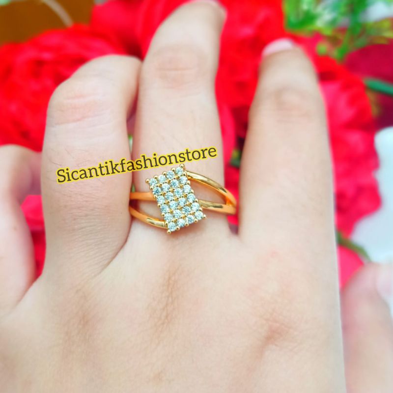 Cincin Titanium Gold Fashion Wanita Terlaris Anti Karat Tidak Luntur Cincin Wanita Gold Mewah elegan