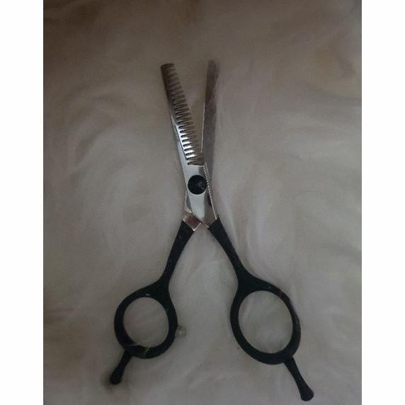 

Gunting Trimming Terbaru