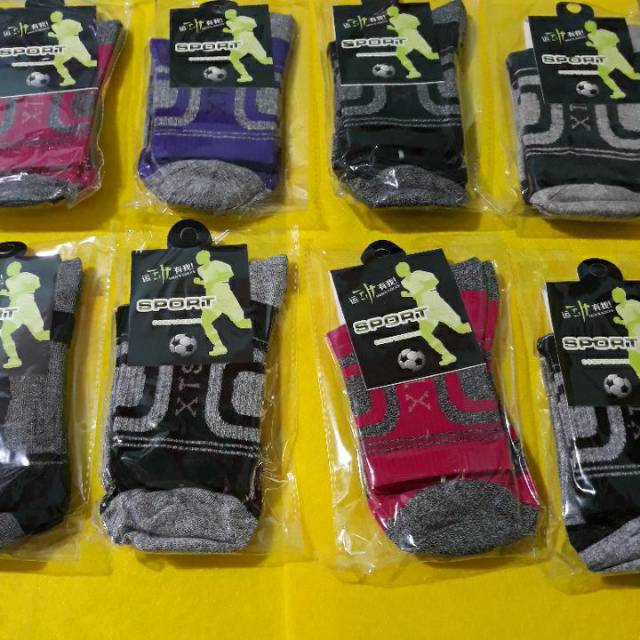 Kaos kaki olahraga motif bahan kain halus