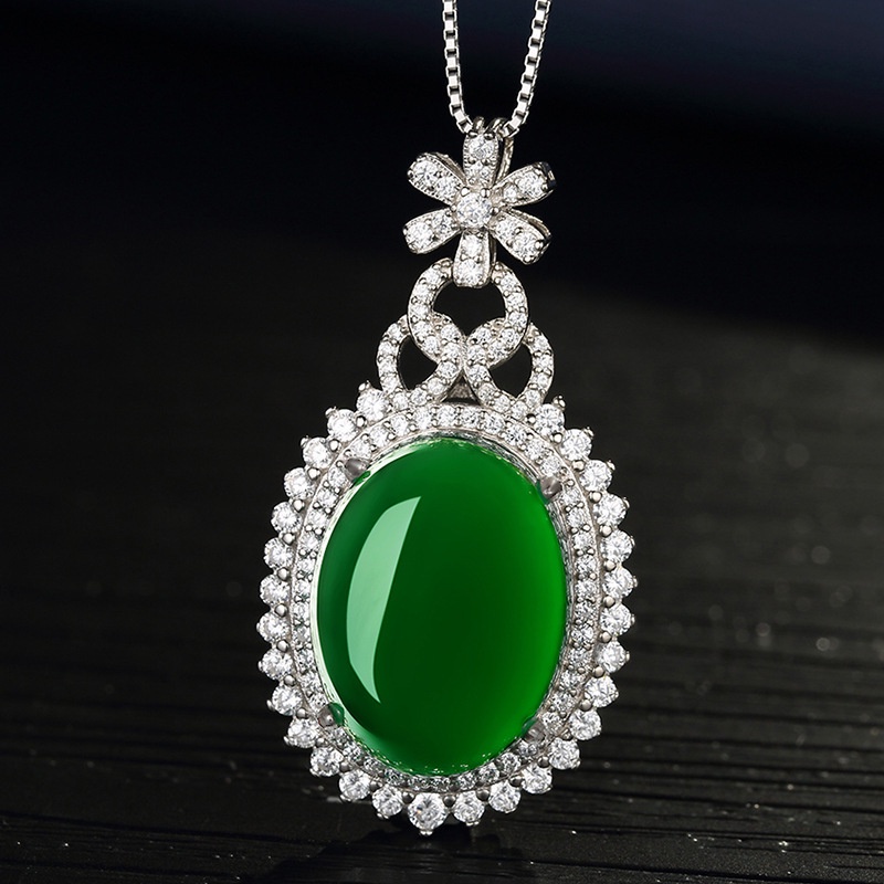 [Ready Stock]Fashion Silver Plated Necklace Inlaid with Emerald Full Diamond Pendant