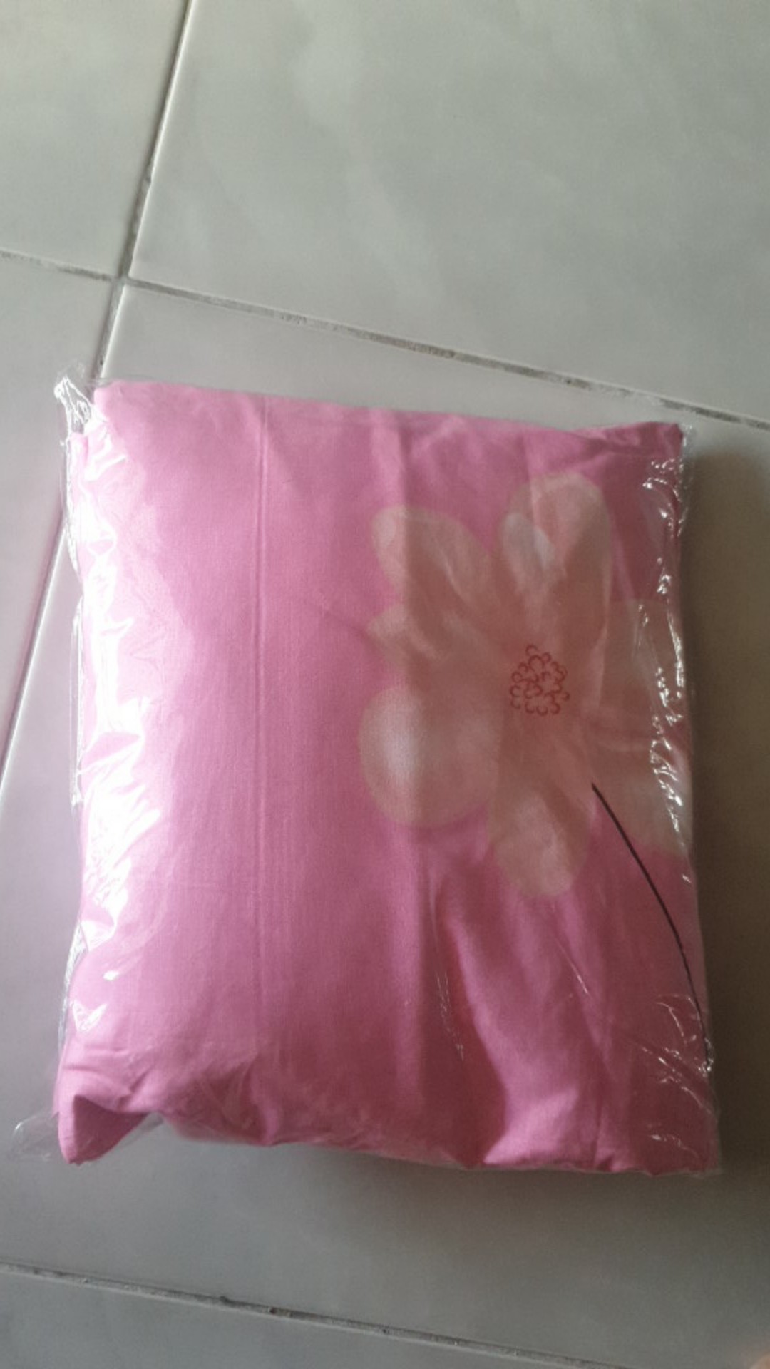 Set Sprei Maureen Gold / Merah Tulis Catatan By Esra Bunga Dasar Kuning Dan Merah Bunga