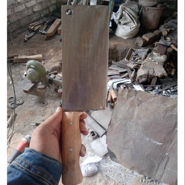 Pisau cacah daging atau tulang asli Madura