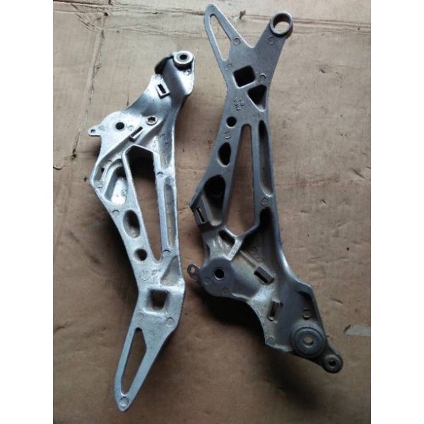 foot step postep step pijakan kaki belakang Supra X 125 non cakram Revo lama orisinil