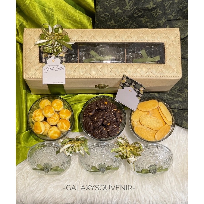 

READY STOCK HAMPERS LEBARAN IDUL FITRI 2022 - KAREEM (genuine) early bird price Premium parcel : nastar cookies lidah kucing ,m