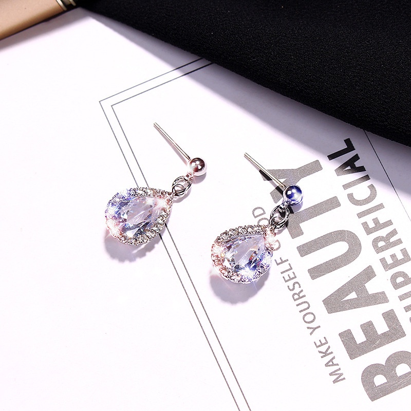 Berkedip anting-anting high-grade stud anting-anting sederhana wanita kompak temperamental drop-berb