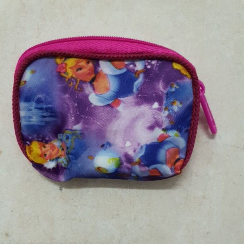 Dompet untuk Emas Kerang Kecil