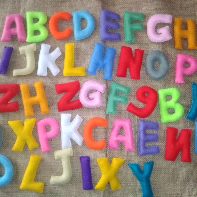 Huruf boneka belajar membaca mengenal huruf alphabet